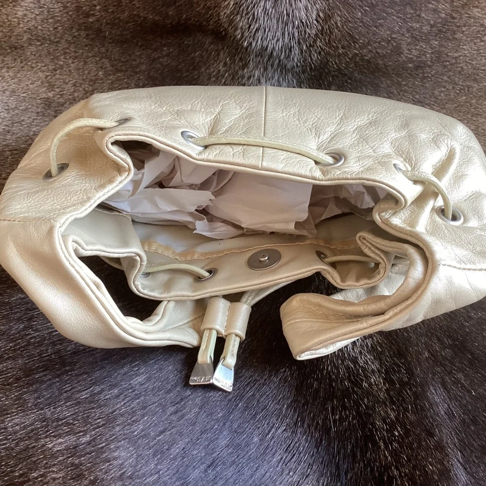 The Sak Gold Leather Slouch Drawstring Mini Shoulder Forearm Carry Handbag 🦋 - Picture 6 of 10